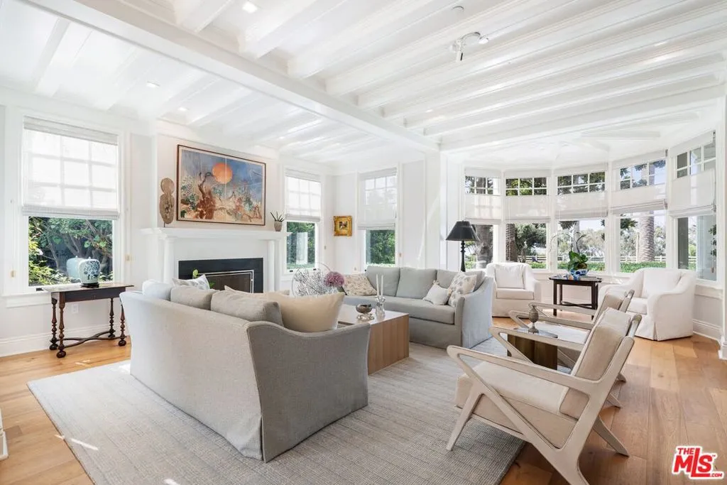 401 Ocean Avenue 2, Santa Monica, California 90402 home-pic-2